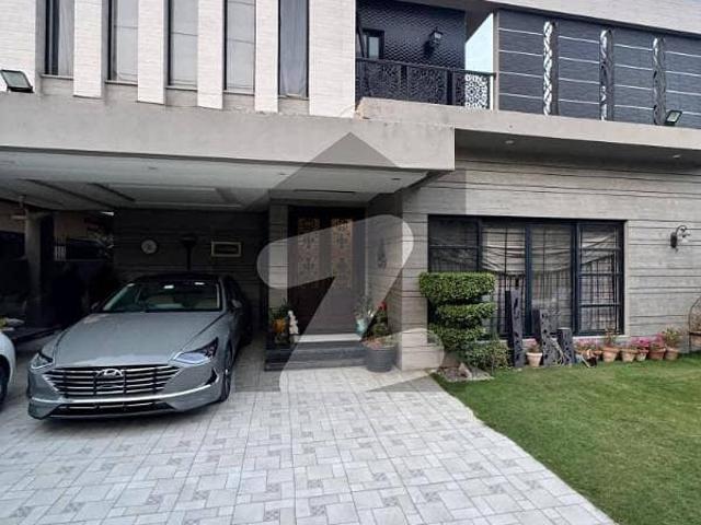 20 marla elegant and fully maintained super hot located bungalow near commercial market is available in the best block of dha lahore