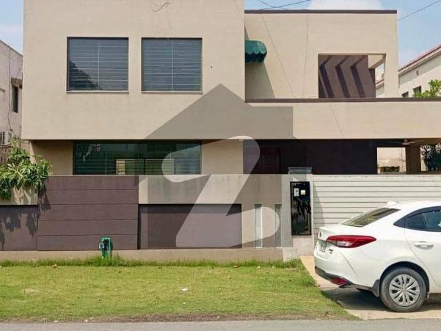 20 marla elegant and fully maintained super hot located bungalow is available in the best block of dha lahore