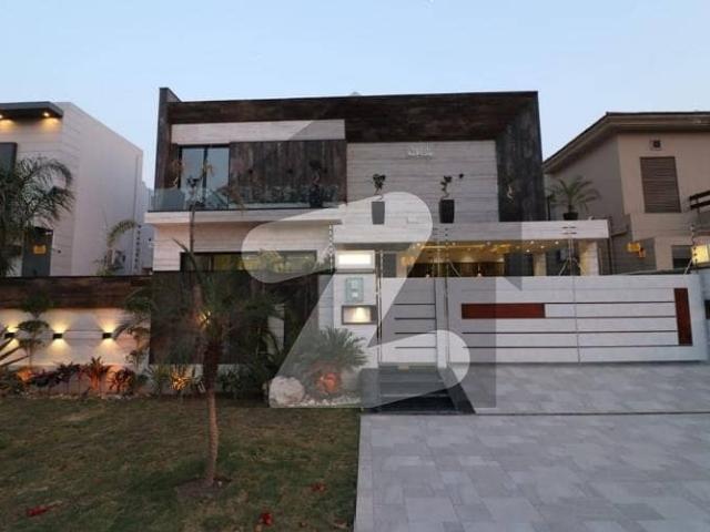 20 marla elegant and fully maintained super hot located bungalow is available in the best block of dha lahore
