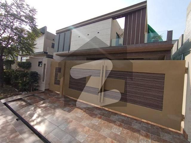 20 marla elegant and fully maintained super hot located bungalow is available in the best block of dha lahore