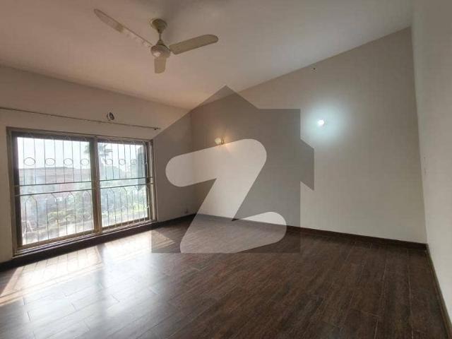 20 marla elegant and fully maintained super hot located bungalows upper portion is available in the best block of dha lahore