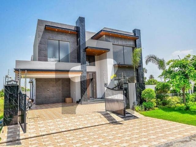 20 marla elegant and fully maintained super hot located bungalow's upper portion is available in the best block of dha lahore