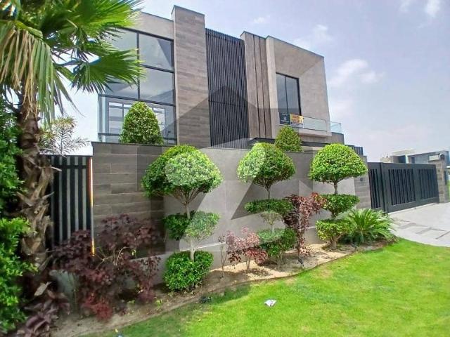 20 marla elegant and fully maintained super hot located bungalow's upper portion is available in the best block of dha lahore