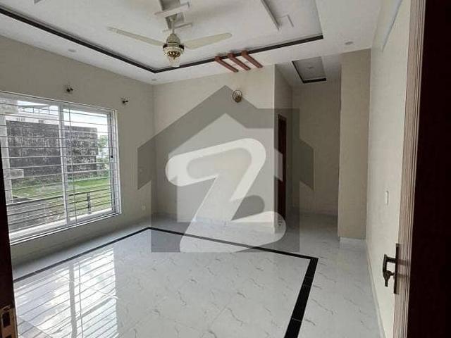 20 Marla House Available With Ideal Location Near Mosque, Park & Market