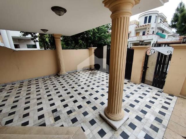 20 Marla House In F 11 Is Available For Rent