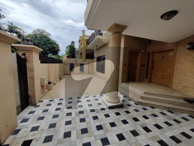 20 Marla House In F 11 Is Available For rent F 11