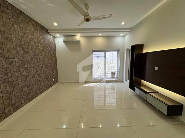 20 marla like new house for rent in dha phase 6