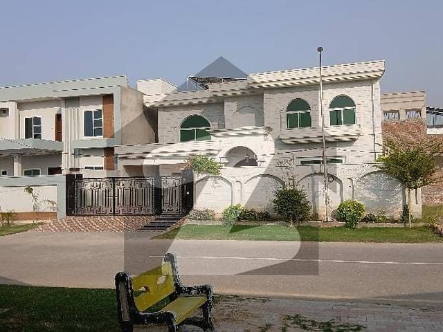 20 Marla Park Facing House For Sale