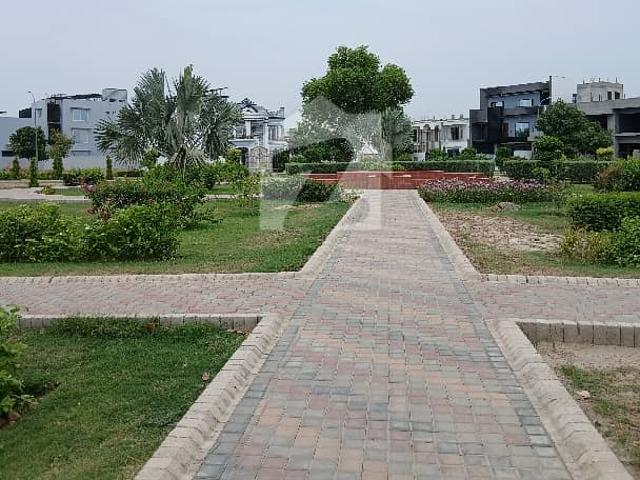 20 Marla Park Facing Plot For Sale