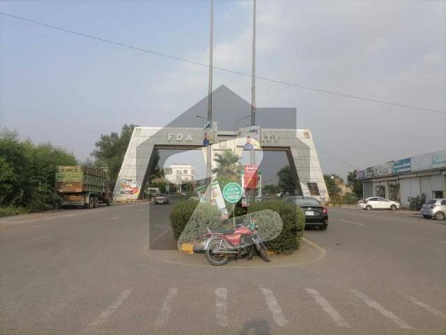 20 Marla Prime Location Plot Of FDA City B4 Block Faisalabad