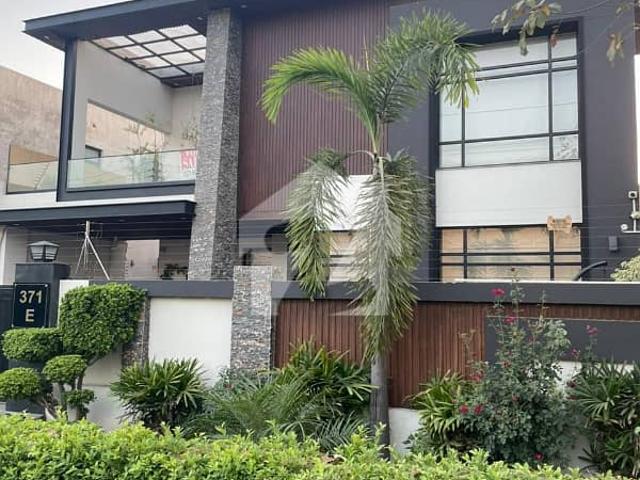 20 Marla Slightly Use House With Basement For Sale