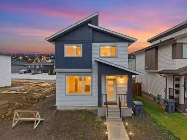 20 Memorial Parkway, Rural Red Deer County, AB, T4E 3B7 hous.
