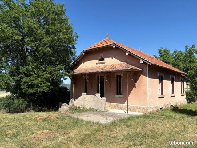 20 minutes sud est Issoire maison 3 pièces sur sous sol total sur 2915 m² de terrain avec vue imprenable + 751 m² de terrain constructible
