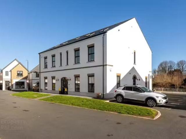 20 Mill Manor