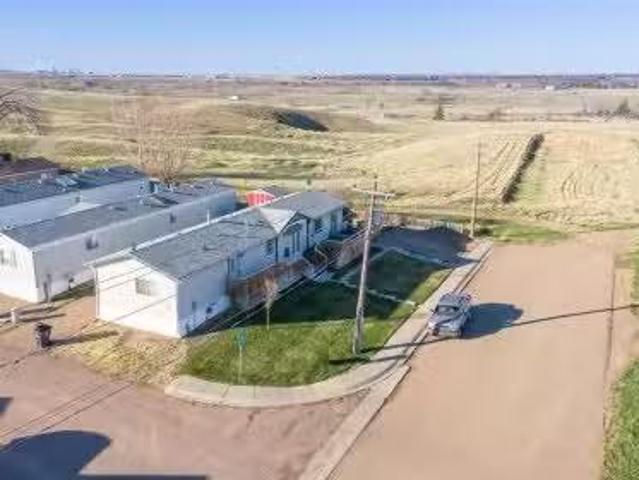 20 Oxford Lane Sw, Medicine Hat, AB, T1A 8W4 house for sale.
