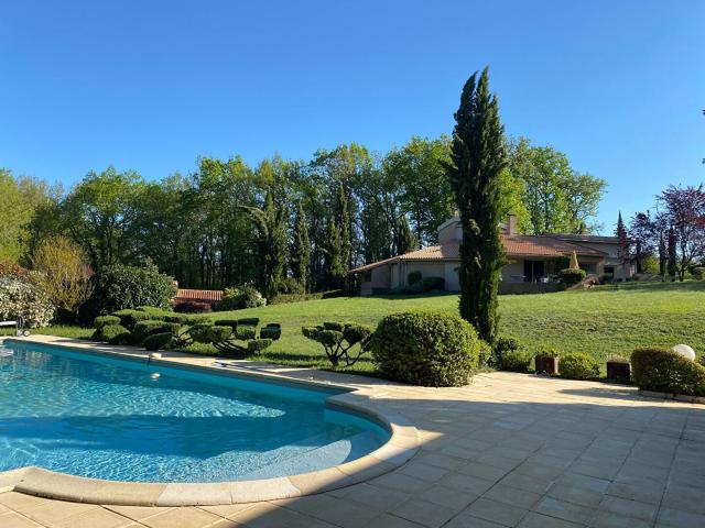20Min N E Perigueux, Propriete sur 4 Hectares 200m² Périgueux