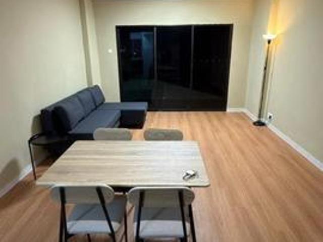 20mins to CIQ Fully Refurbished big Unit Hot Area