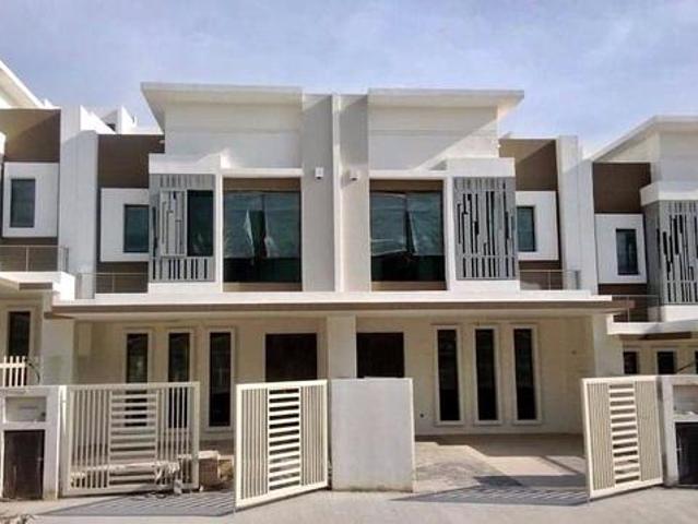 20x75 Double Storey Superlink Gated Guarded freehold 10ft backyard
