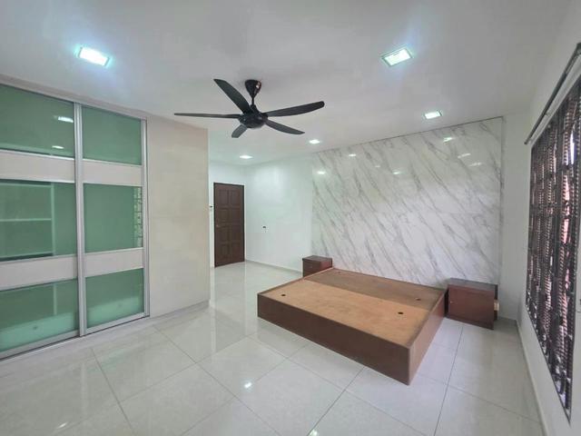 20x83 Bdr Baru Selayang 2 Sty HouseFace Empty Full Reno