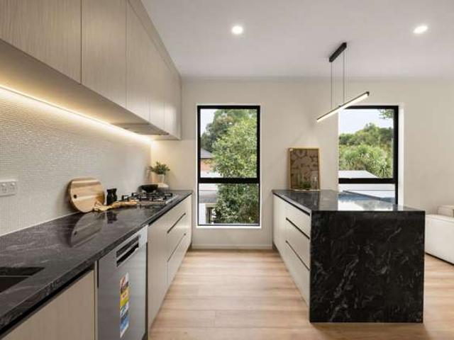 2/1082 River Road, Queenwood, Hamilton City
