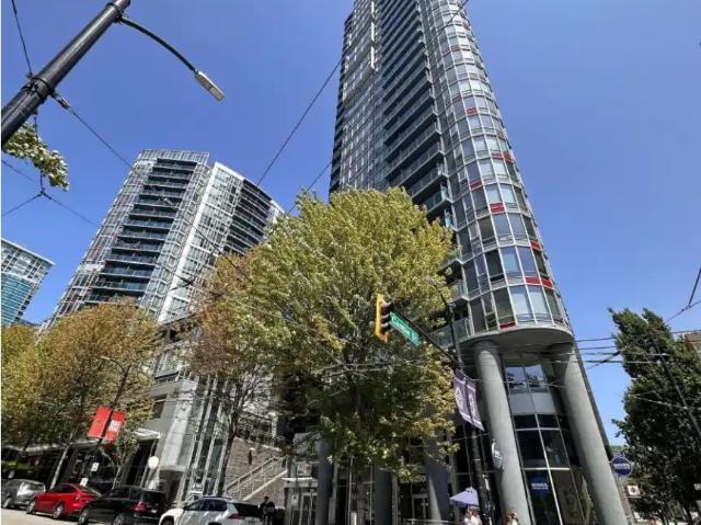 2108 233 ROBSON STREET