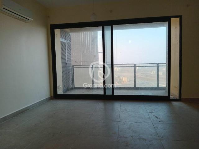 2100 Ft² Flat for Rent