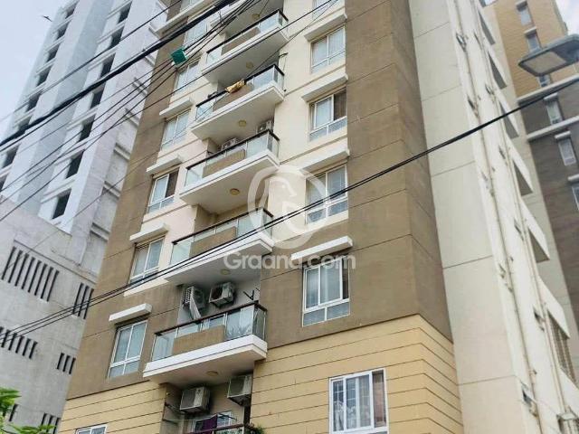 2100 Ft² Flat for Rent