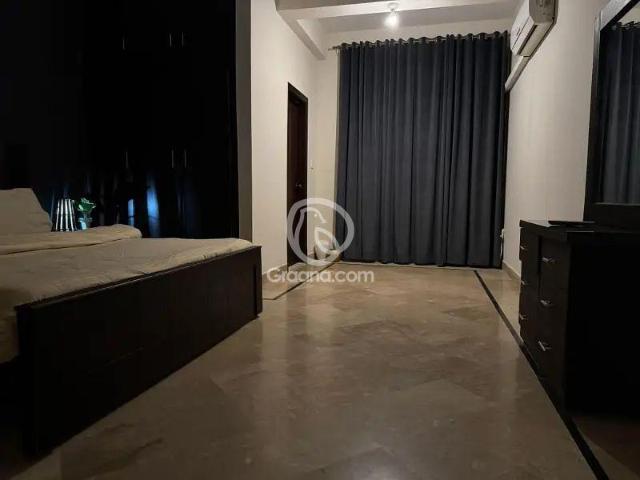 2100 Ft² Flat for Rent