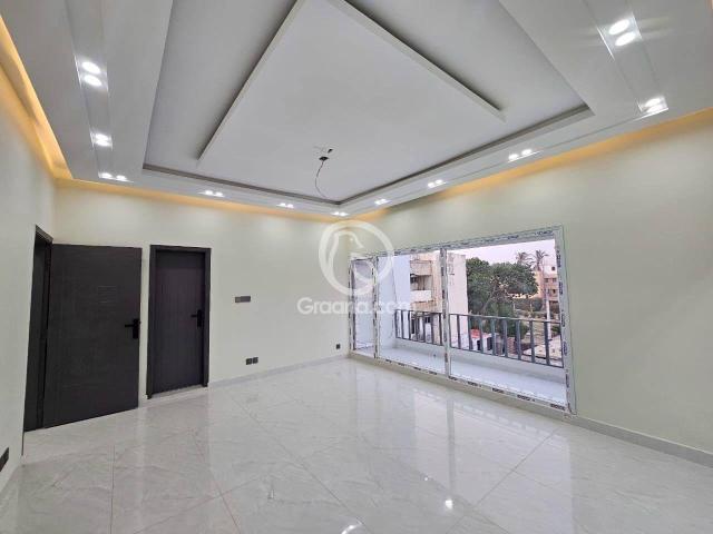 2100 Ft² Flat for Sale