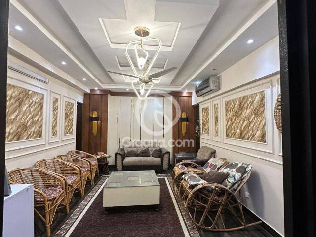 2100 Ft² Flat for Sale