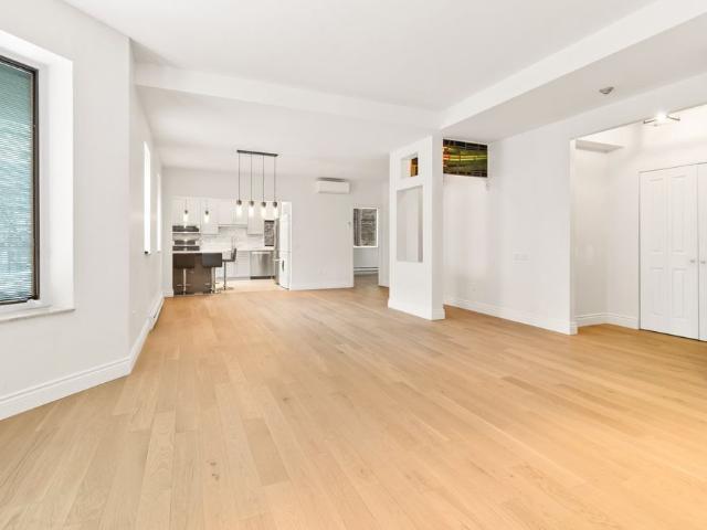 2100 Rue Chomedey, Montréal