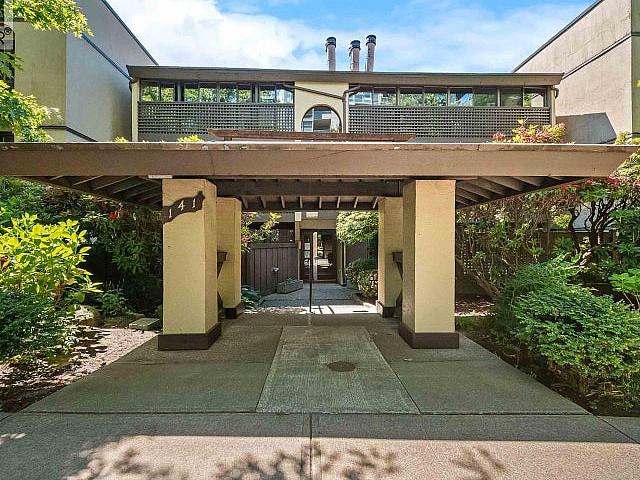 210 141 W 13th Street North Vancouver, British Columbia