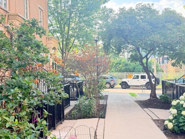 210 26 Western Battery Road, Toronto | 1Beds/1Bath, Townhouse, $2,100/mo | Condos. Ca