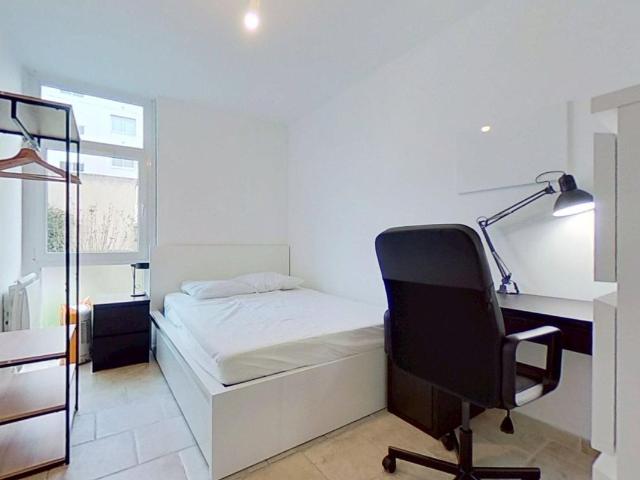 210 Avenue Paul Santy Lyon 69008 Chambre 4 T5 Meublé 395 €CC