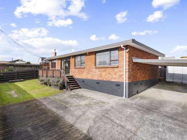 2/10 Bishop Street, Green Bay, Waitakere City