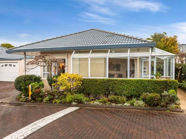 2/10 Gerard Way, Meadowbank, Auckland City For Sale