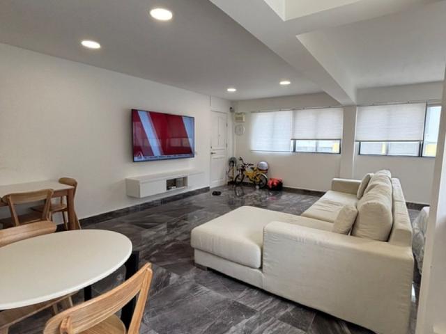 210 Hougang Street 21 HDB Apartment For Sale, $750,000, 2 Bed 2 Bath 990 sqft $758.00 psf