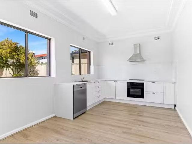 2/10 Hillview Street, Sans Souci Townhouse for rent Listed by.