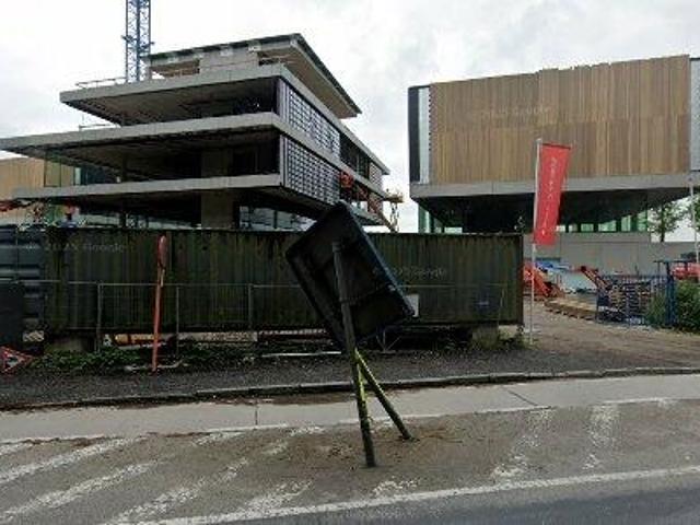 210 m2 office space for rent in Oostkamp