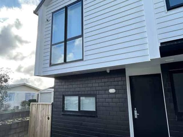 2/10 Shamrock Lane, Te Atatu Peninsula, Waitakere City
