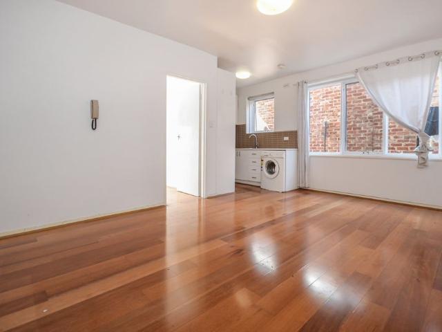 2/110 Ballantyne St Thornbury VIC 3071