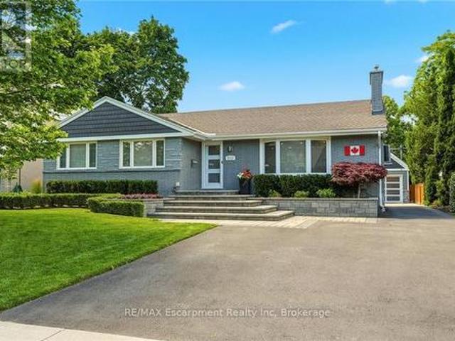 2113 Courtland Drive, Burlington Brant, ON, L7R 1R7 house for sale | Listing ID W13489 | Royal LePage