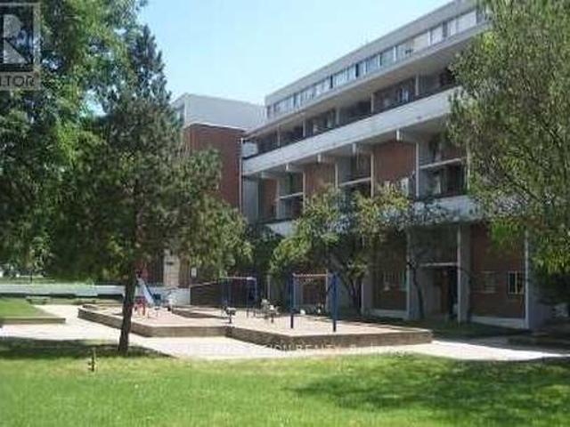 211 125 Leeward Glenway, Toronto, ON, M3C 2Z6 townhouse for lease | Listing ID C13024 | Royal LePage