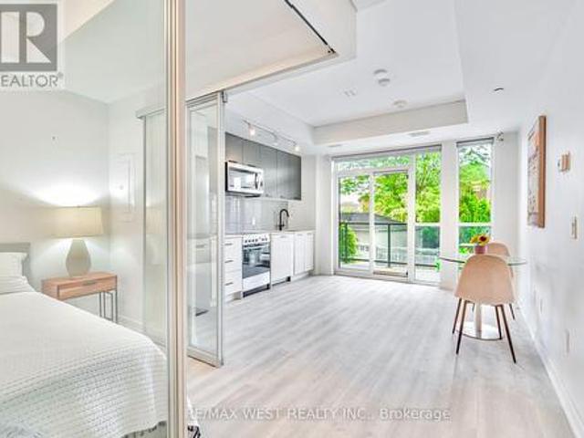 211 2 St Clair Avenue W, Toronto, ON, M6N 0B3 condo for sale | Listing ID W13654 | Royal LePage