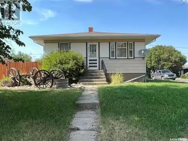 211 6Th Avenue W, Shaunavon, SK, S0N 2M0 house for sale Lis.