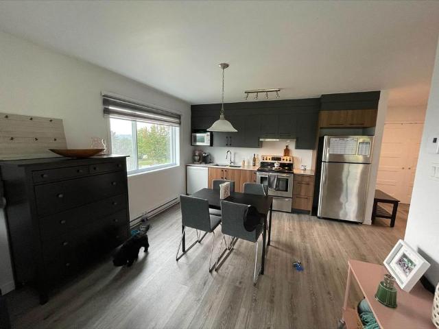 211 915 Rue Walsh
