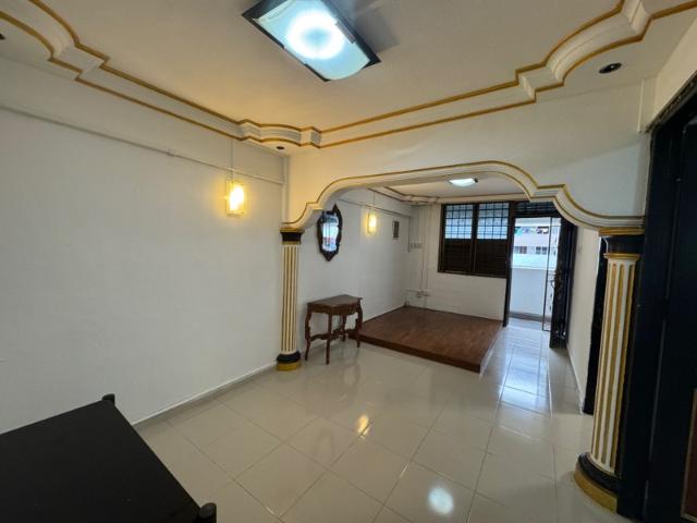 211 Boon Lay Place HDB Apartment For Rent, $3,300, 2 Bed 2 Bath 635 sqft $5.20 psf
