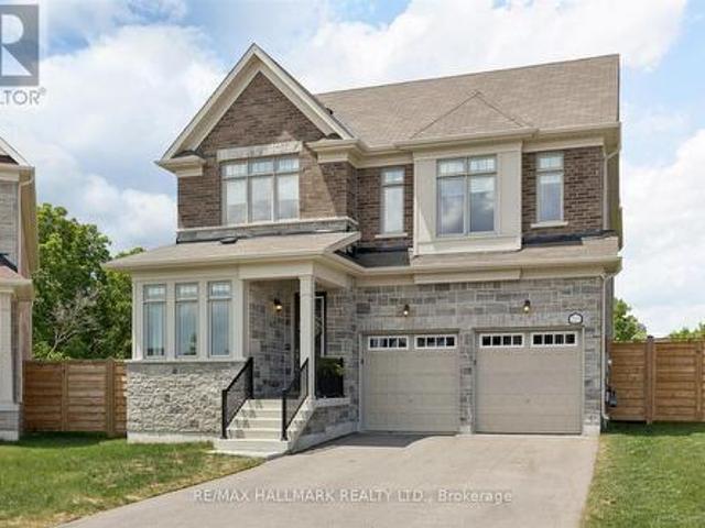 211 Busato Drive, Whitchurch Stouffville, ON, L4A 4X4 house for sale | Listing ID N13639 | Royal LePage