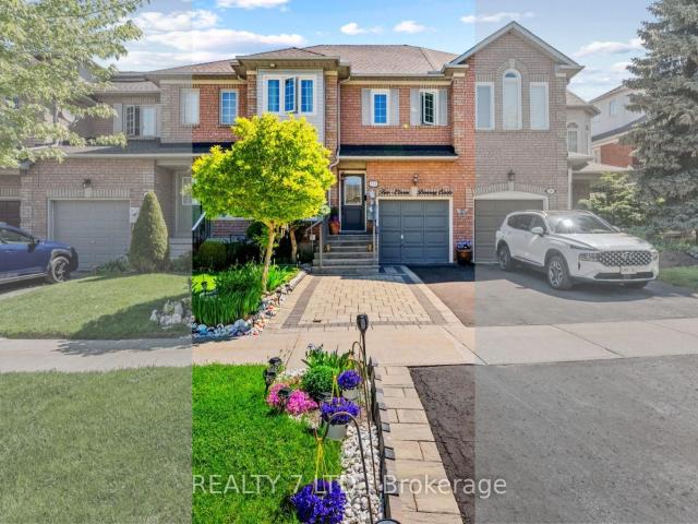 211 Downey Circle, Aurora | For Sale @ $839,000 | Condos. Ca