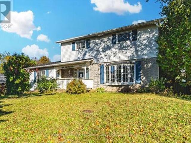 211 Phillips Street, Barrie, ON, L4N 3V2 house for sale | Listing ID S12138 | Royal LePage
